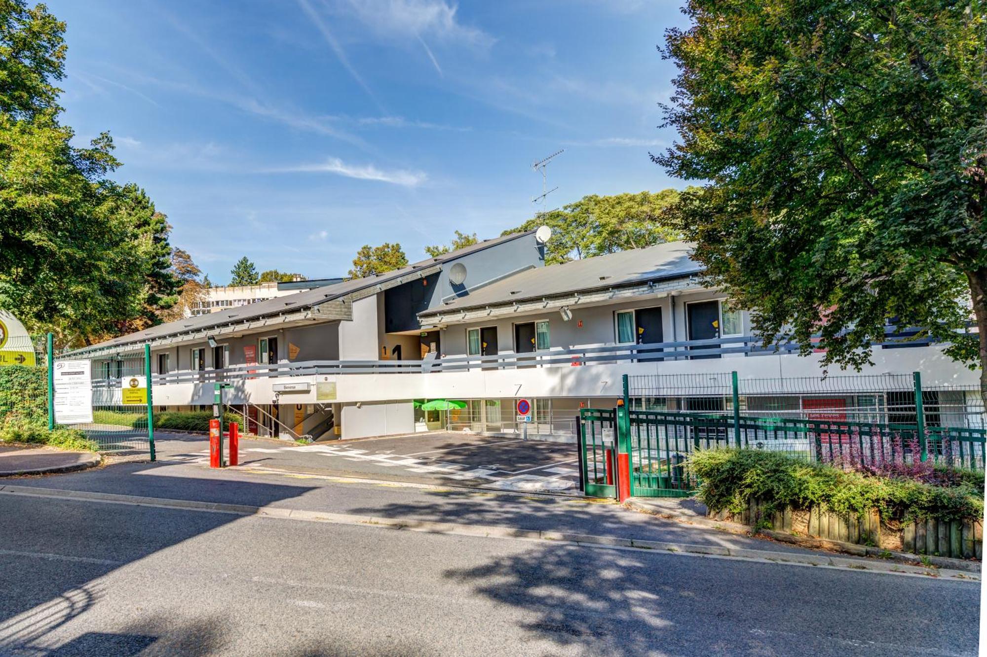 B&B Hotel Louveciennes Le Port-Marly Exterior photo